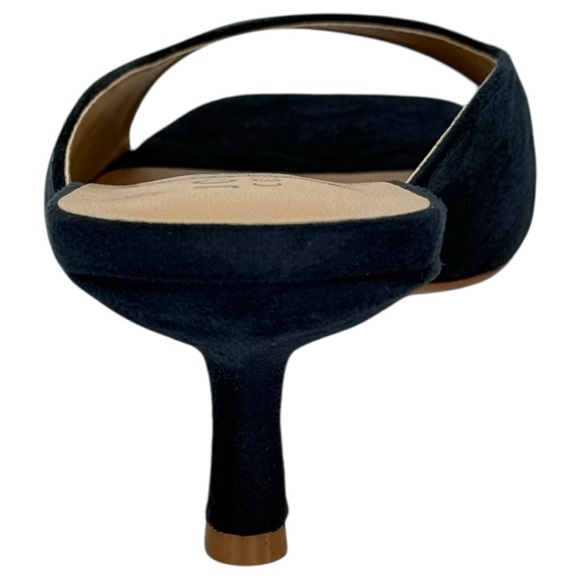 Journee Collection Larna Navy Microfiber Womens Low Top Heels Size 9.5M - Picture 4 of 10